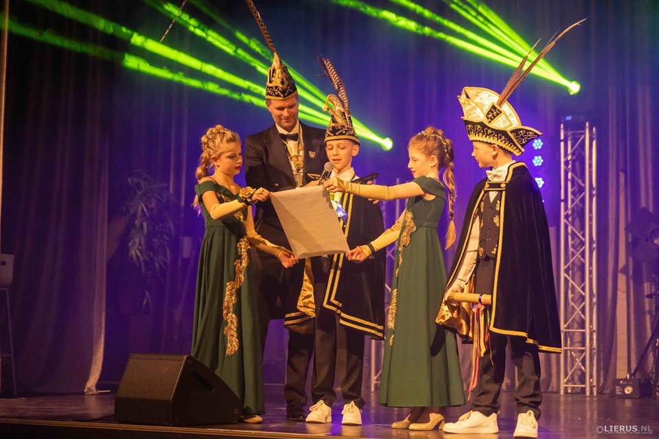 https://www.gentenarren.nl/write/Afbeeldingen1/Geledingen/2025/Jeugdkabinet proclamatie voorlezen 2024.jpeg?preset=content
